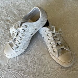 Converse canvas woman’s size 8 white basket weave